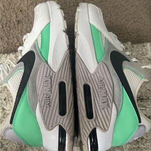 NIKE AIR MAX Excee Womens Sz 11 White Green &  Black Athletic Shoes
